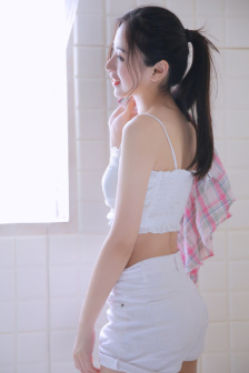 亲嘴伸进内衣揉胸口激烈图片